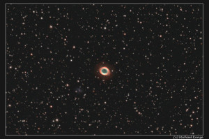 Messier 57, auch Ringnebel genannt, ist ein planetarischer Nebel im Sternbild Leier. Aufnahme von Michael Kunze.